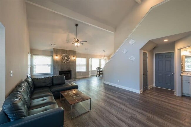 Photo - 898 Halston Ct