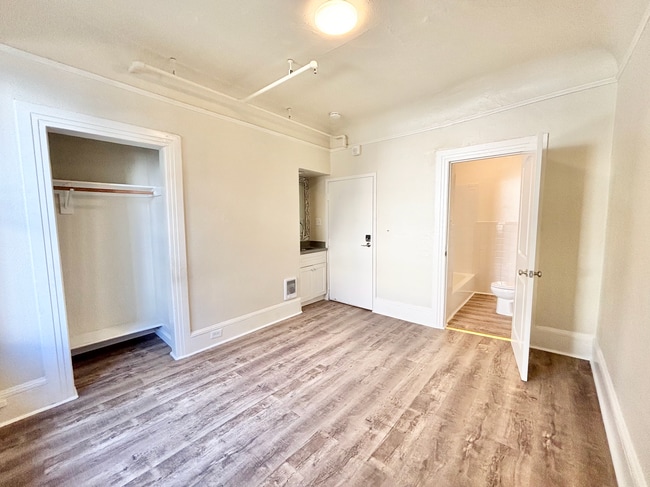 Building Photo - 1010 Bush St Unit 220 Rental
