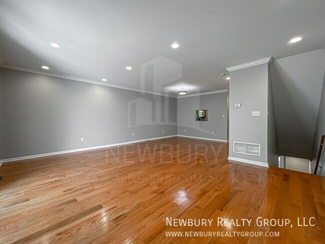Photo - 135 Banksville Pl