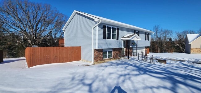 Photo - 3 Bedroom, 2 bath home for rent in Waynesville