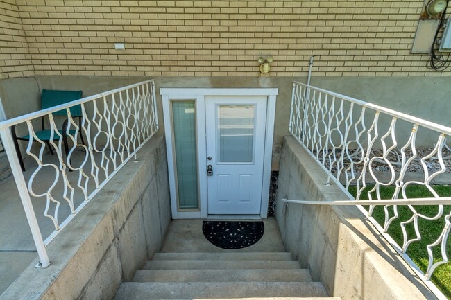 Photo - 256 N 300 W