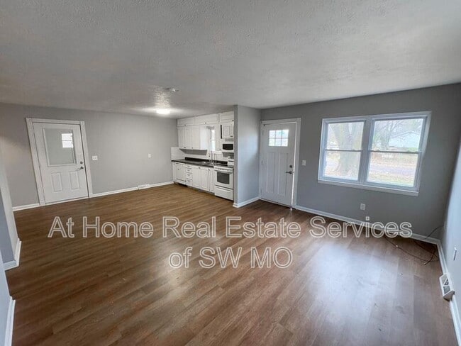 Building Photo - 1164 S Hillcrest Ave