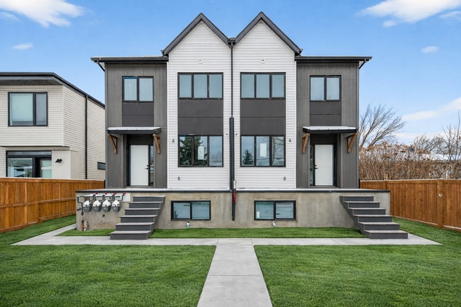 Building Photo - 10920-10130 130 St NW Unit Upper 1