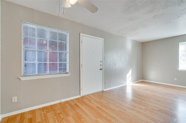 Photo - 307 E 31st St Unit 107