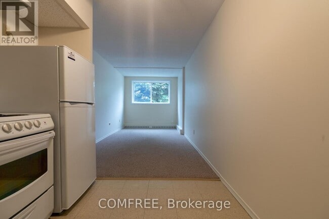 Photo - 2100 Regent St