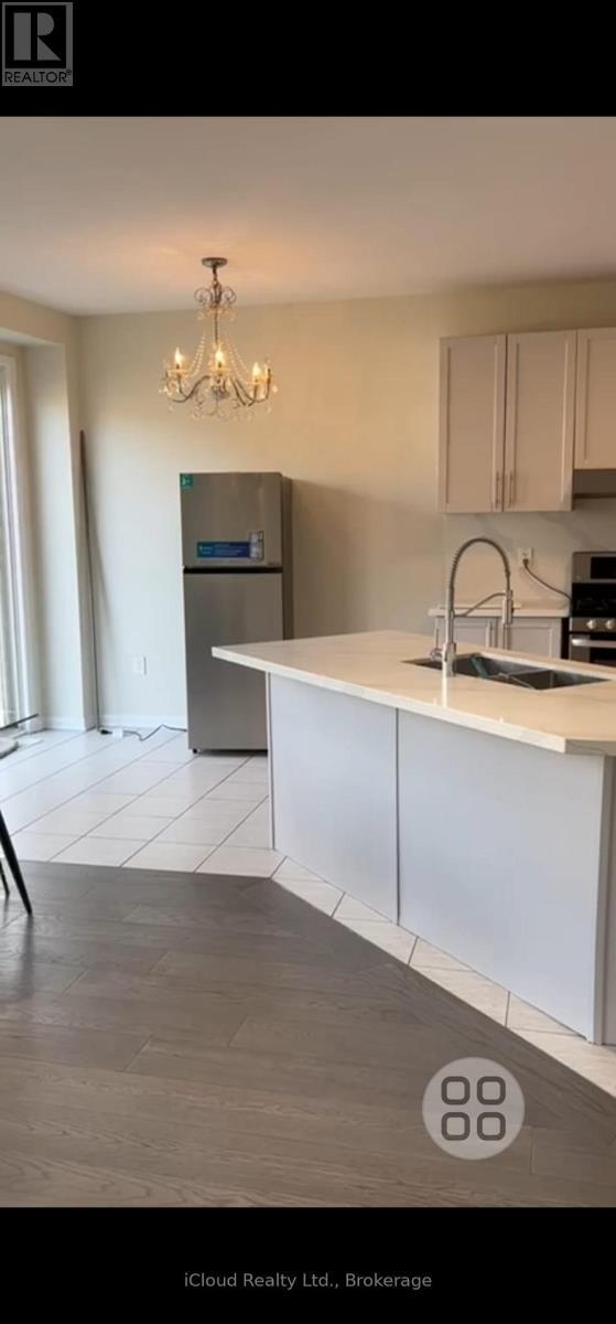 Photo - 472 Carbert Cres