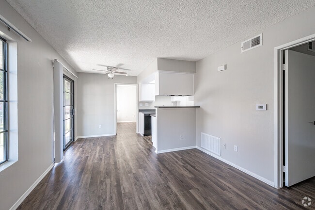 2BR, 1BA - 751SF - Living Room/Dining Room