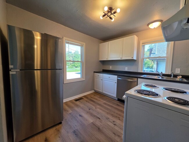 Photo - Shipyard Maple At 5th Unit 604 5th Street (Lower Back)