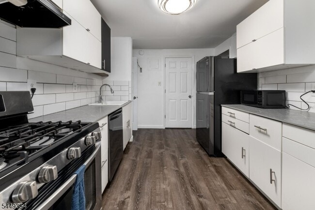 35 Bayonne Dr
