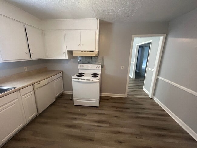 Photo - 715 Montague Rd