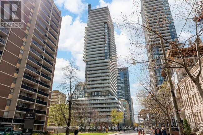 Photo - 185 Roehampton Ave Unit 910