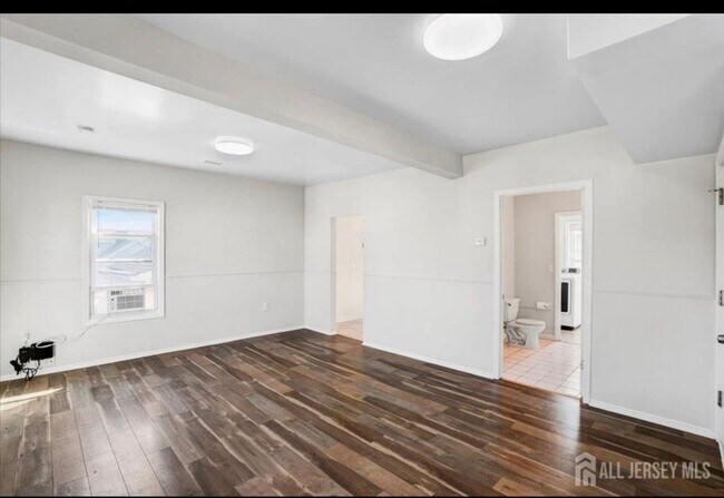 Photo - 111 John St Unit B