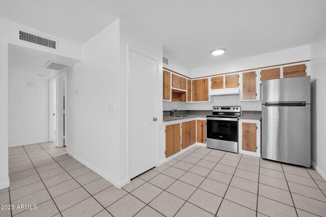 Building Photo - 2701 E Tierra Buena Ln Rental