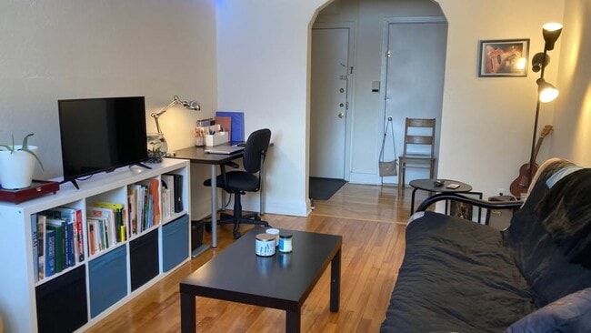 Building Photo - 3760 Ave Saint-Kevin Unit 3