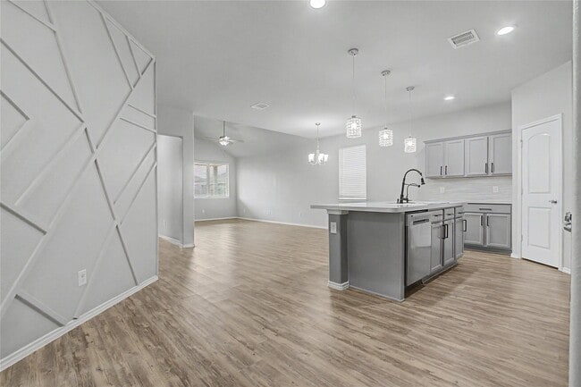 Building Photo - 20926 Corisande St