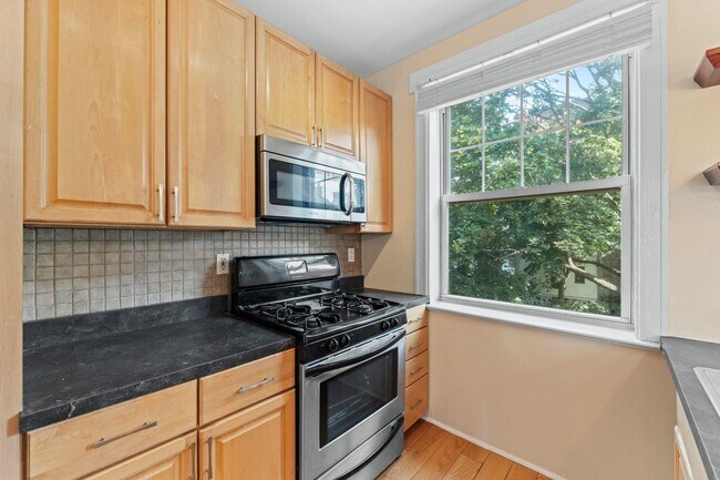 Photo - 6 Burr Pl Unit 2