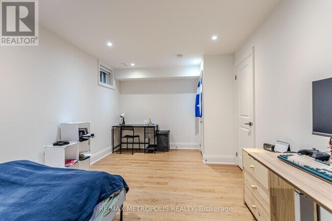 Photo - 79A Laburnham Ave