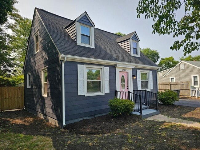 Photo - 3907 E Chatham Dr