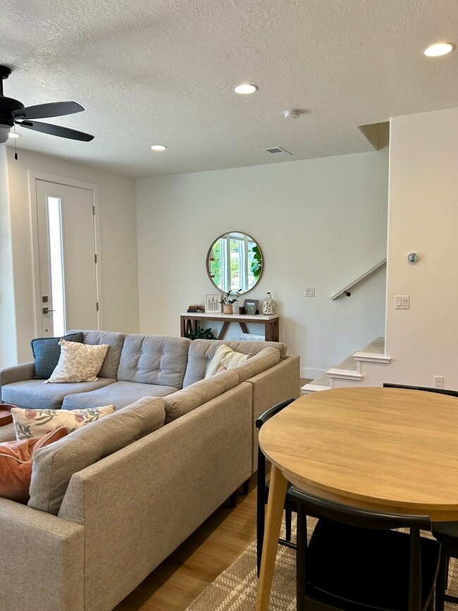 Photo - 832 S American Beech Ln