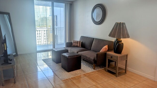 Building Photo - 850 N Miami Ave Unit APT. W2010