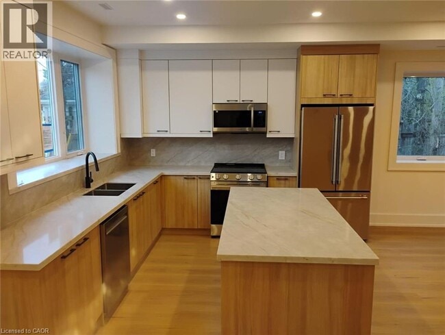 Photo - 288 Oakwood Crescent