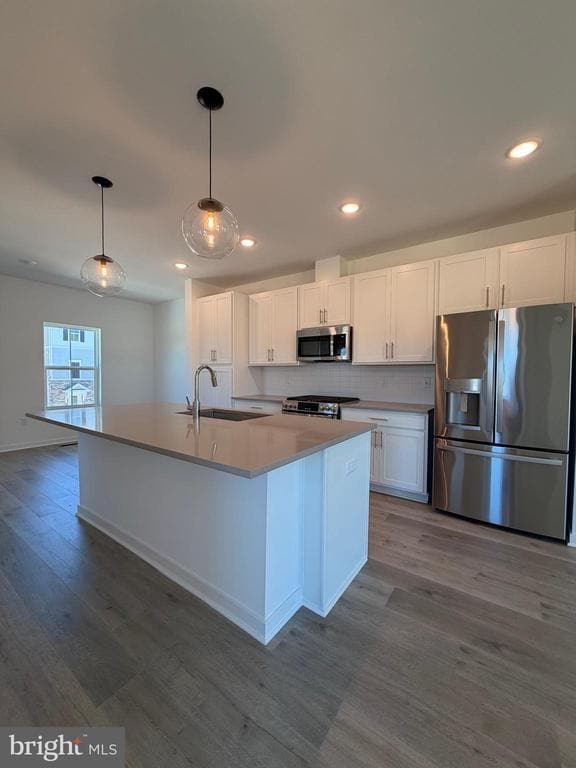 Building Photo - 38 Basswood St