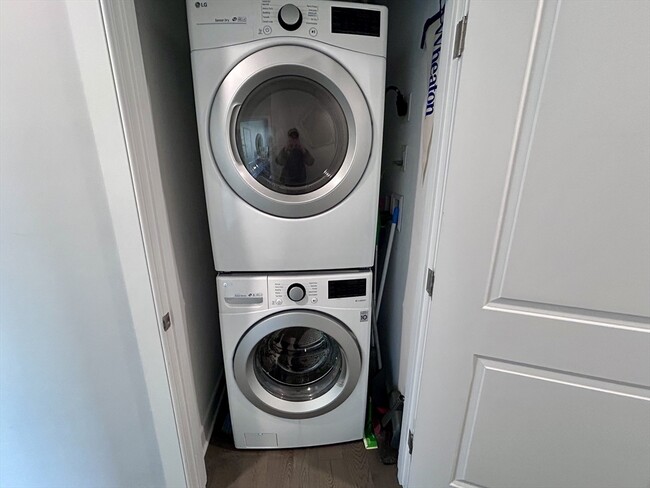 Photo - 2 Cliveden St Unit 406E