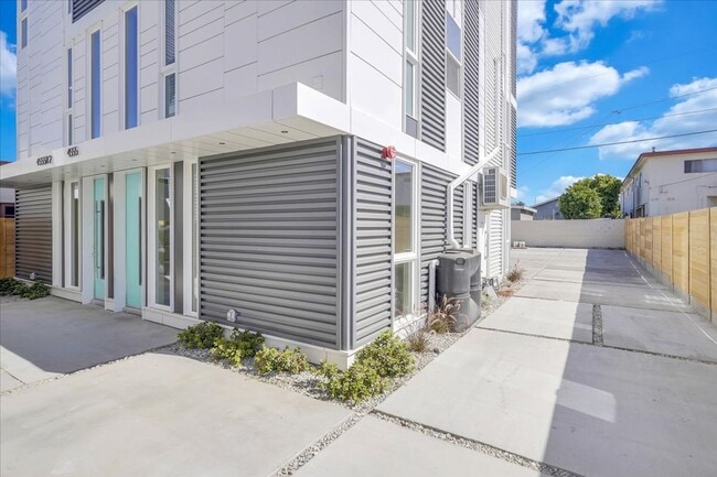 4553 Saturn St Unidad 4551 Saturn Street