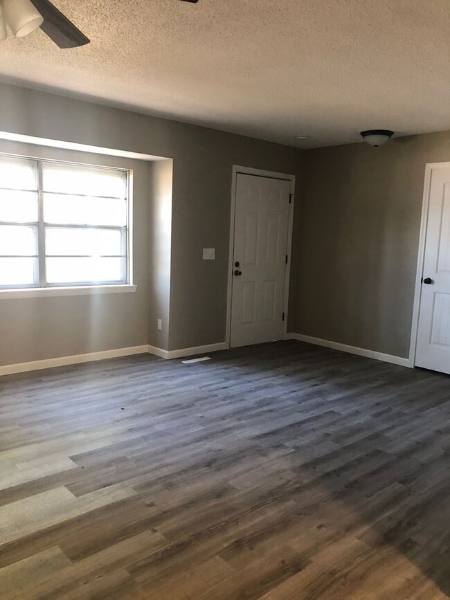 Photo - Newly remodeled 2 bedroom duplex in SW Spr...