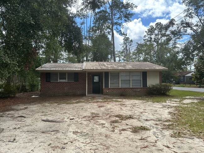 Building Photo - 3 Bedroom Home close to VSU!