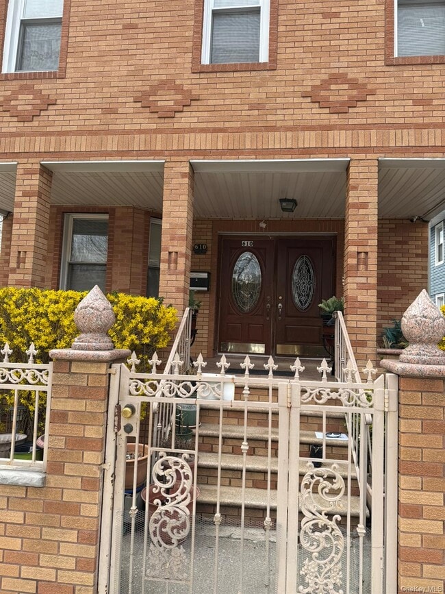 Photo - 610 E 26th St