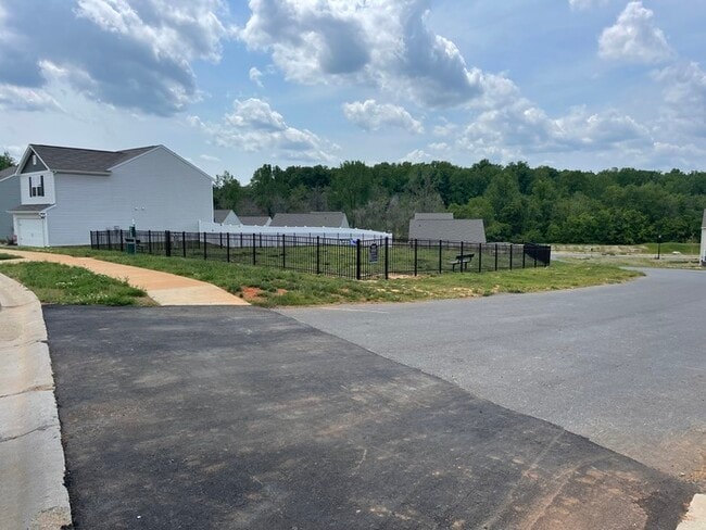 Photo - 1020 Standing Oak Dr