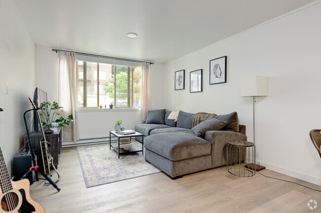Building Photo - Val Anne Rental