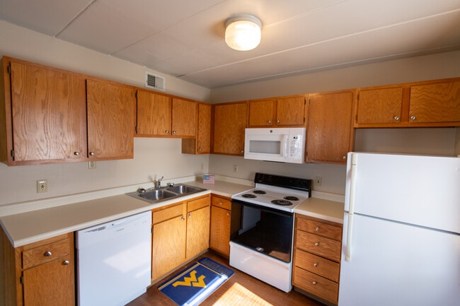 Kitchen - Courtyard West