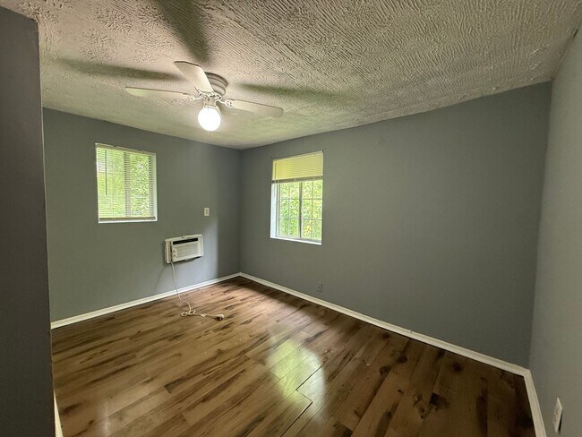 Photo - 215 Smith St NE Unit Apt B