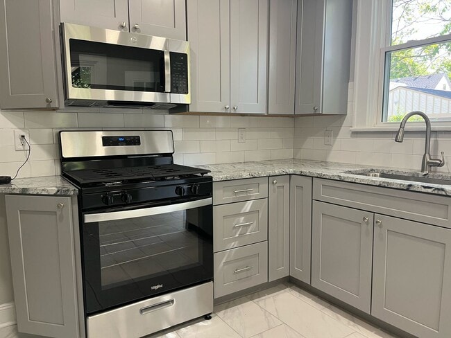 Building Photo - Fantastic 3 bedroom, 1.5 bathroom duplex close to Ohio State and High Street Unit 2702