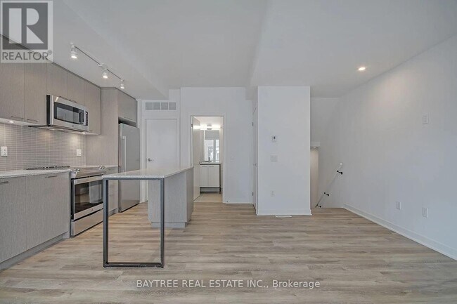 Photo - 30 Ed Clark Gdns