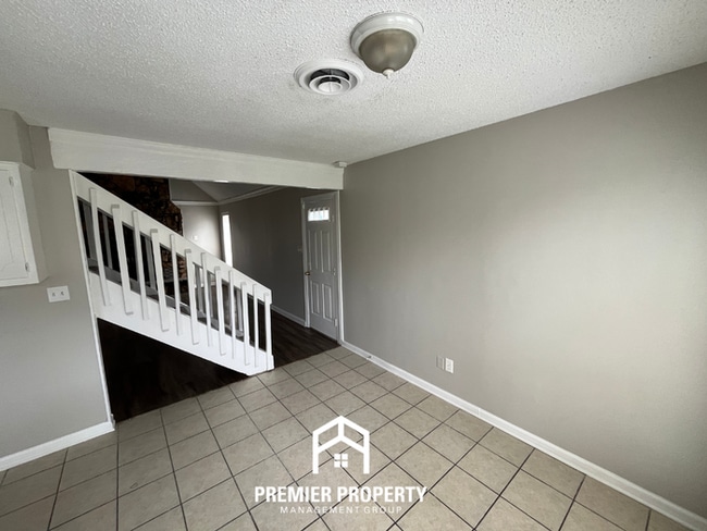 Photo - 3-Bedroom Single-Family Home for Rent in Memphis, TN - Vaulted Ceilings & Fenced Yard