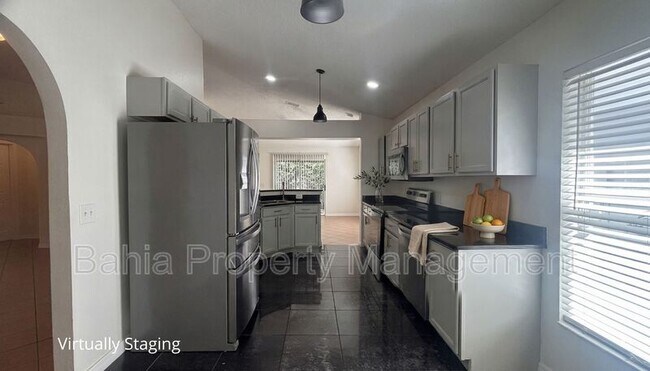 Photo - 10827 Laxton St