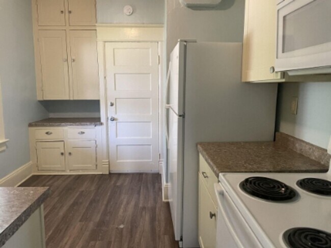 Photo - 406 Naymut St Unidad Lower