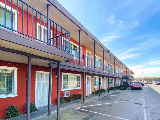 Photo - Delta Court Apartments