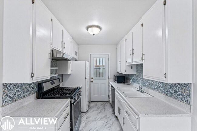 253 17th St Unit A