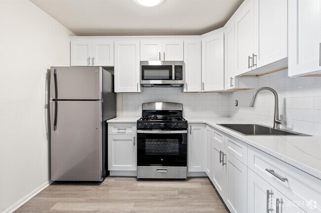 Building Photo - 250 Main St Unit 28 Rental