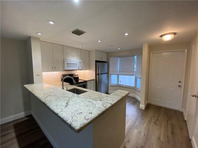 Photo - 1078 Jeffery St