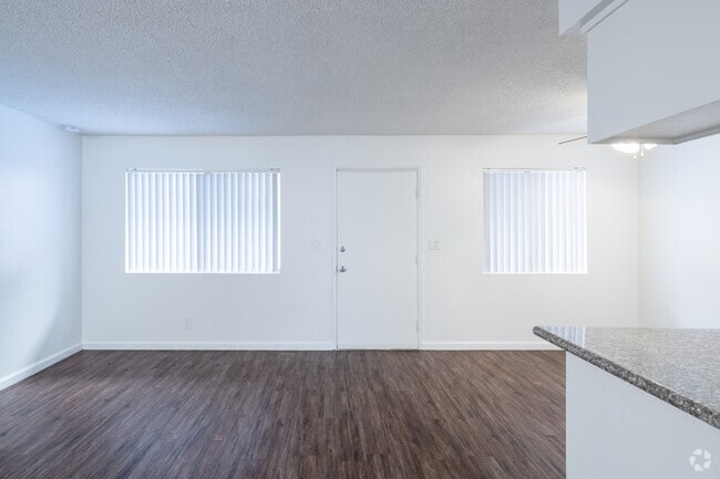 12830 Prairie Ave Hawthorne, CA 90250 - Hampton Pointe Apartments