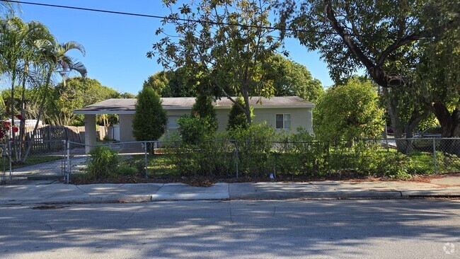 Building Photo - 2102 Delaware Ave Rental