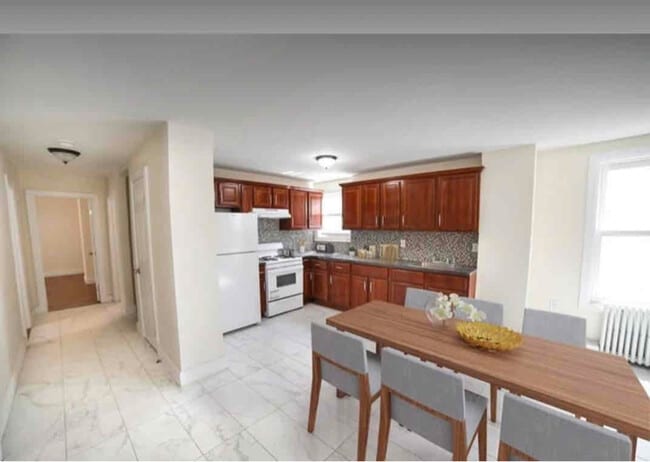 Building Photo - 10 Locust Hill Ave