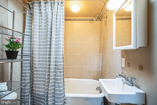 Photo - 1124 S 15th St Unit 1124 S 15th St - 3rd Fl