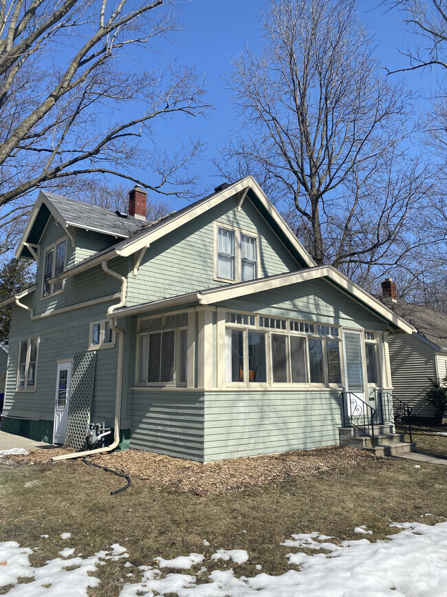 Building Photo - 1354 W Washington St Rental