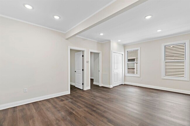 Photo - 289 Van Nostrand Ave